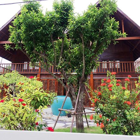 Leeloo Paradise Khanom Luaran gambar