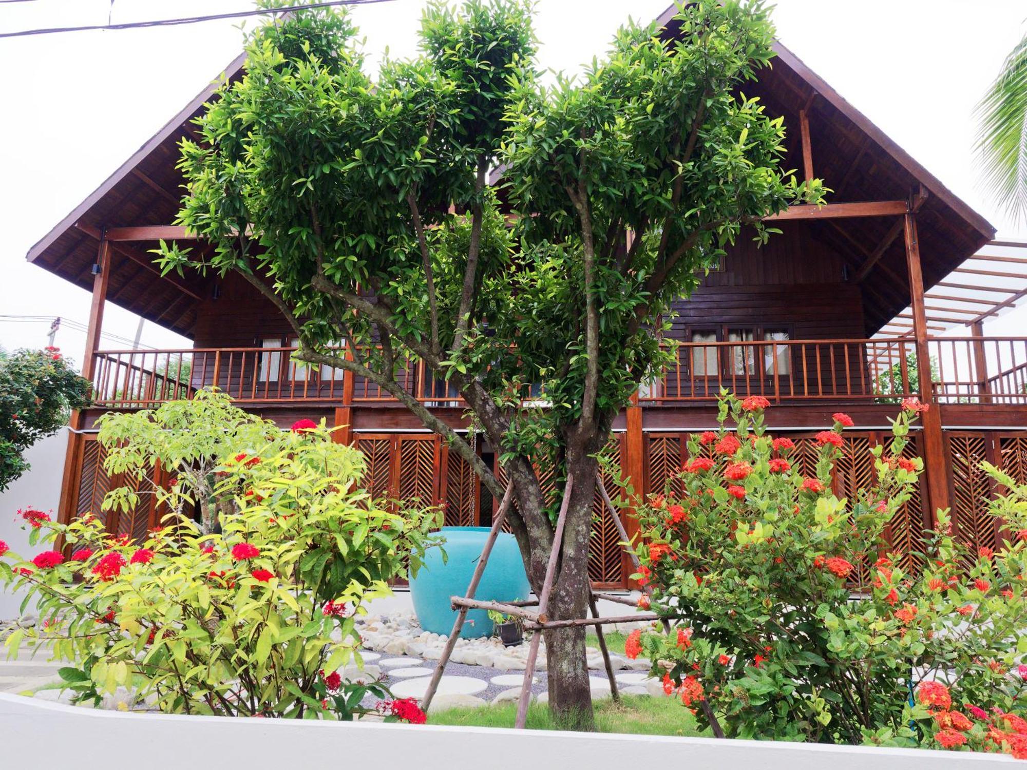Leeloo Paradise Khanom Luaran gambar